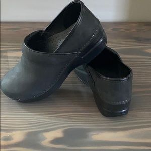 Black suede dansko 36